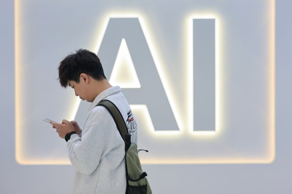亿融策略 AI对话框正在涌入“广告”